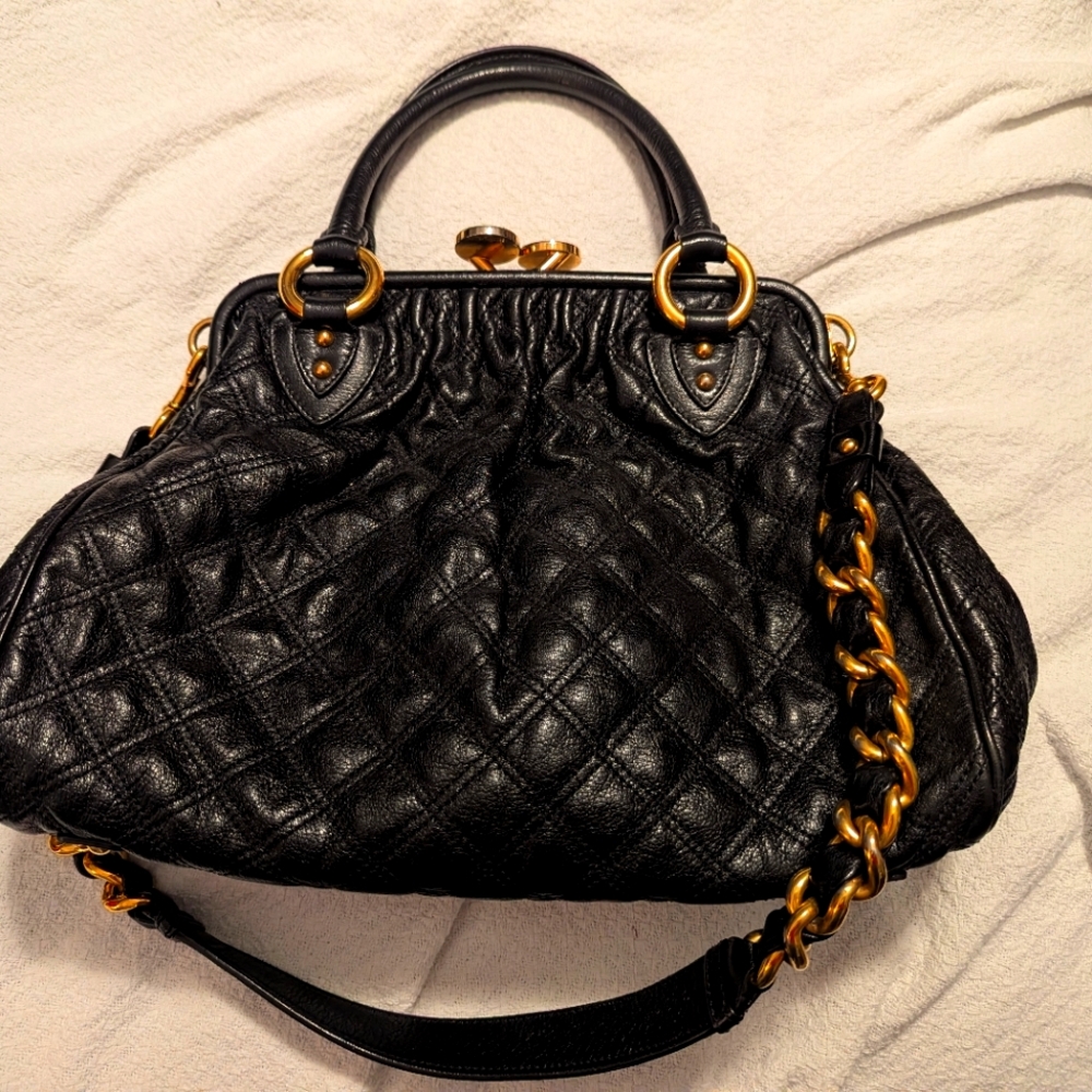 Marc Jacobs Stam quilted handbag in black  leather with gold hardware accents